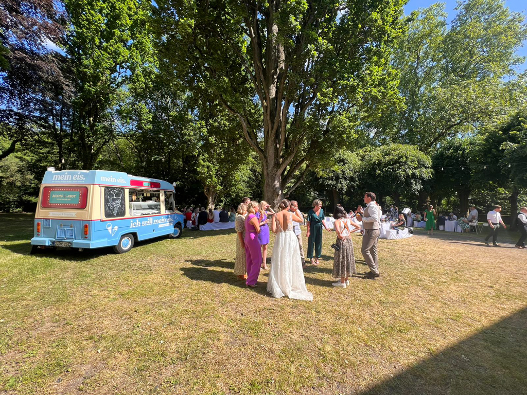 2_Veranstaltungen_Hochzeit Eis Catering Mitarbeiterfest Eisfahrrad Mein Eis Mobil Speiseeis Köln Bonn Düsseldorf