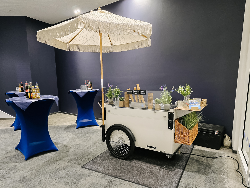 New Beispiel Event_Eisstand mieten_Firmenfeier Eis Catering Firmenveranstaltung Eiswagen Mein Eis Oldtimer Speiseeis Köln Bonn Düsseldorf