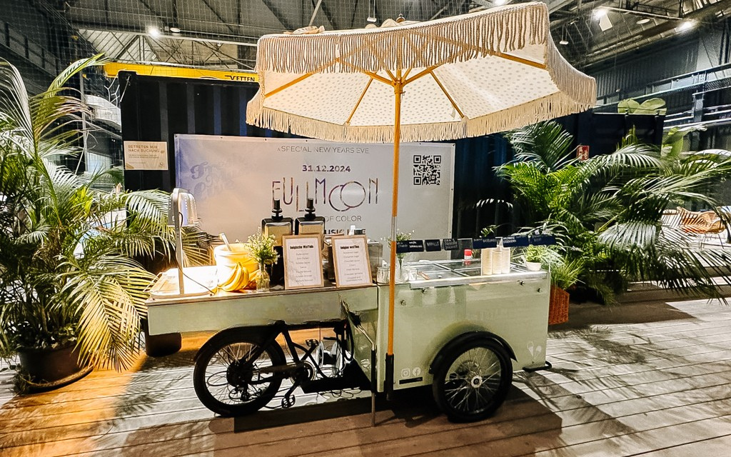 Titelbild Waffelstand mieten Eiswagen mieten mein eis Catering Oldtimer Koeln Bonn duesseldorf