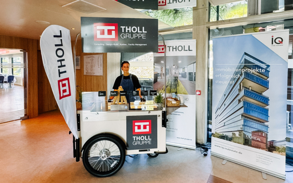 Titelbild mobiler Waffelstand Eiswagen mieten mein eis Catering Oldtimer Koeln Bonn duesseldorf